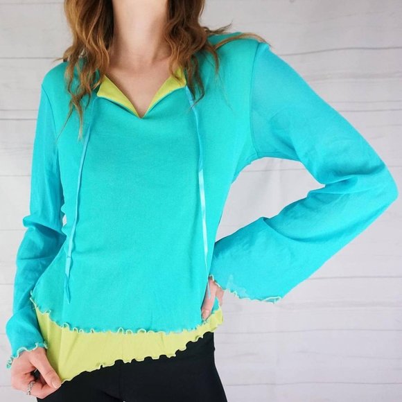 🍓VINTAGE 90s BLUE AND GREEN TOP WITH FLARED SLEEVES🍓 - Picture 4 of 4